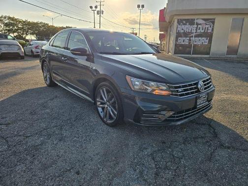 2017 Volkswagen Passat 1.8T R-Line w/Comfort