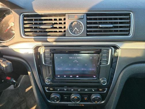 2017 Volkswagen Passat 1.8T R-Line w/Comfort