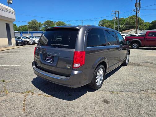Granite Pearlcoat 2018 Dodge Grand Caravan SXT