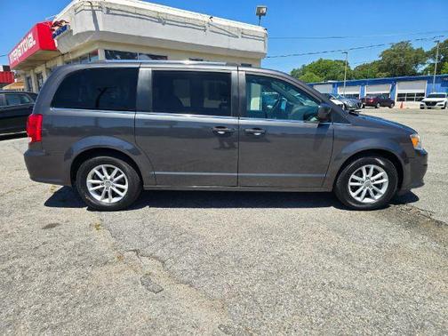 Granite Pearlcoat 2018 Dodge Grand Caravan SXT