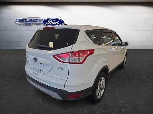 OXFORD WHITE 2016 Ford Escape SE