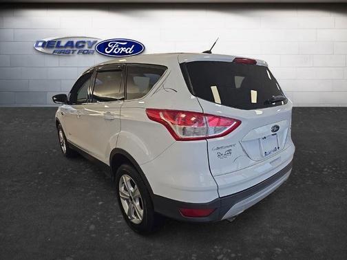 OXFORD WHITE 2016 Ford Escape SE