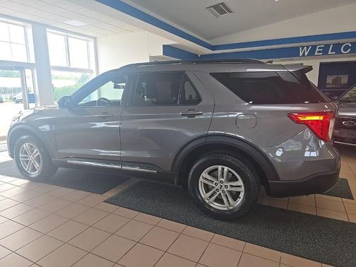 Carbonized Gray Metallic 2021 Ford Explorer XLT