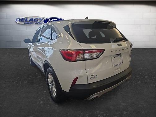 OXFORD WHITE 2022 Ford Escape SE