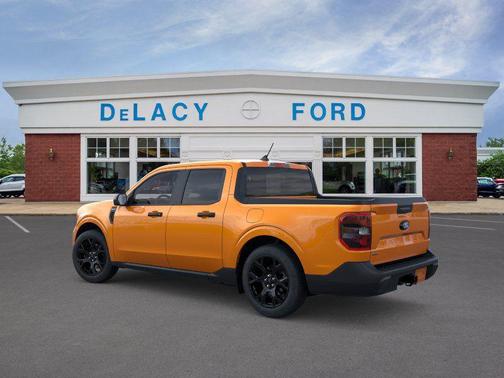 Orange Fury Metallic Tri-Coat 2026 Ford Maverick XLT