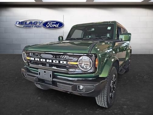 ERUPTION GREEN METALLIC 2023 Ford Bronco Outer Banks