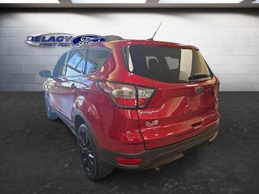 RUBY RED METALLIC TINTED CC 2017 Ford Escape SE