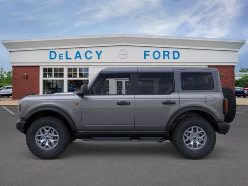 CARBONIZED GRAY METALLIC 2025 Ford Bronco Badlands