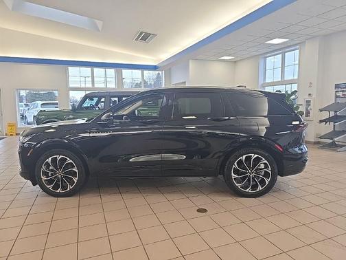 2025 Lincoln Nautilus Reserve