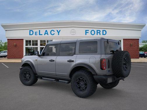 CARBONIZED GRAY METALLIC 2026 Ford Bronco Badlands