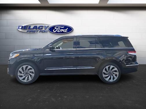 2024 Lincoln Navigator Premiere