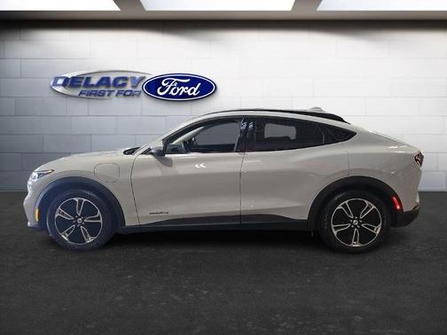 2022 Ford Mustang Mach-E Select