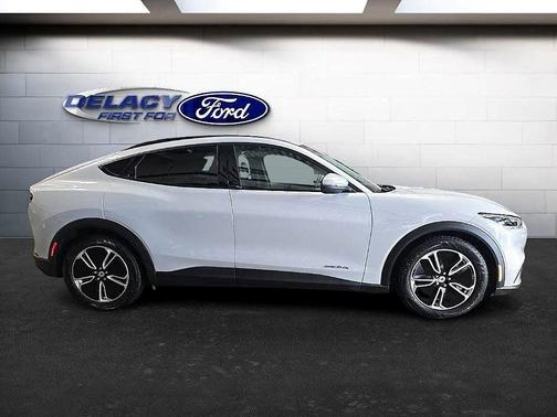 2022 Ford Mustang Mach-E Select