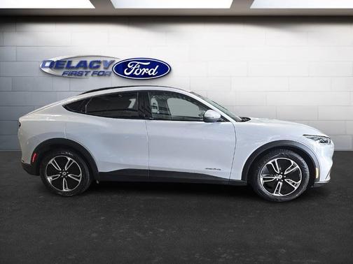 2022 Ford Mustang Mach-E Select