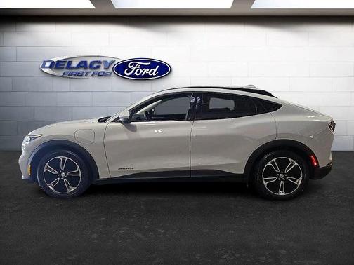 2022 Ford Mustang Mach-E Select