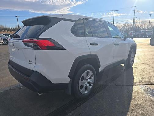 2022 Toyota RAV4 LE