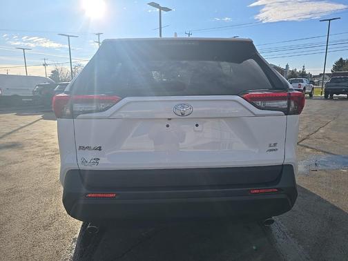 2022 Toyota RAV4 LE