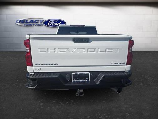 Summit White 2022 Chevrolet Silverado 2500 Custom