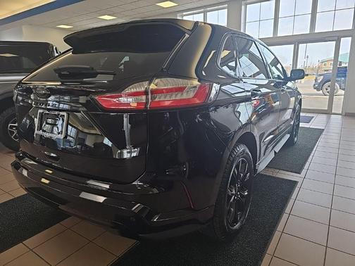 2023 Ford Edge SE