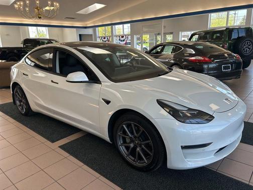Pearl White Multi-Coat 2022 Tesla Model 3 Long Range