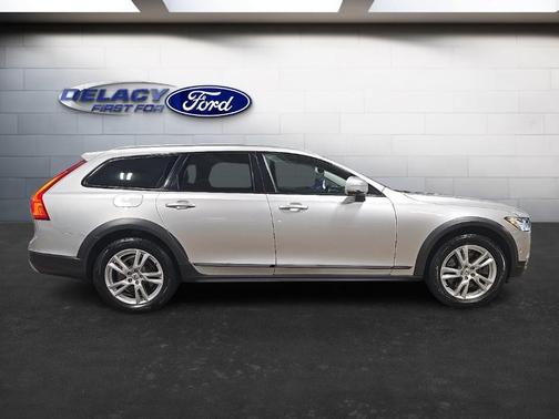 2018 Volvo V90 Cross Country T5