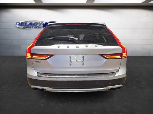 2018 Volvo V90 Cross Country T5