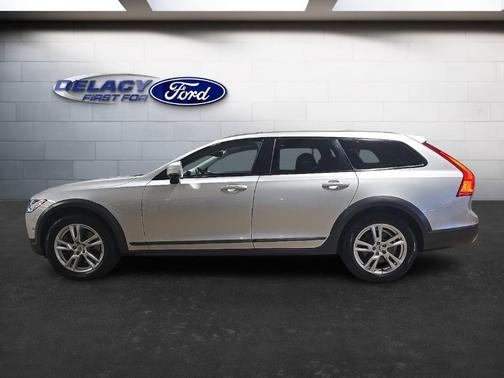 2018 Volvo V90 Cross Country T5