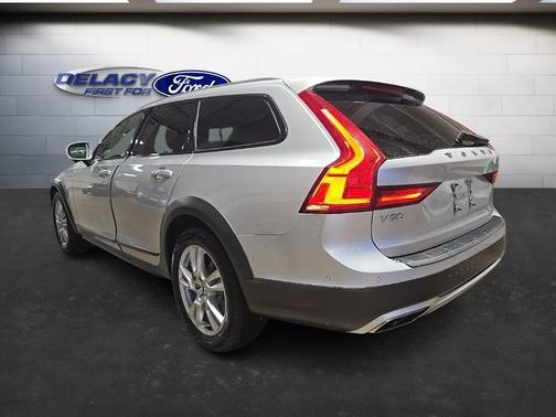 2018 Volvo V90 Cross Country T5