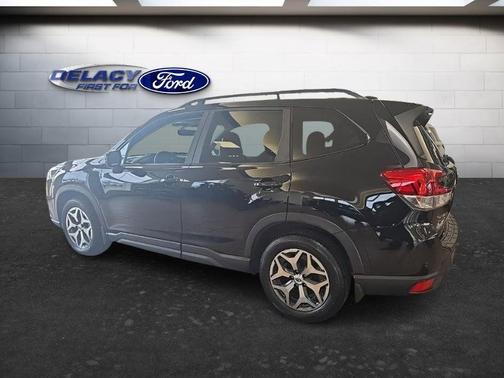Crystal Black Silica 2022 Subaru Forester Premium