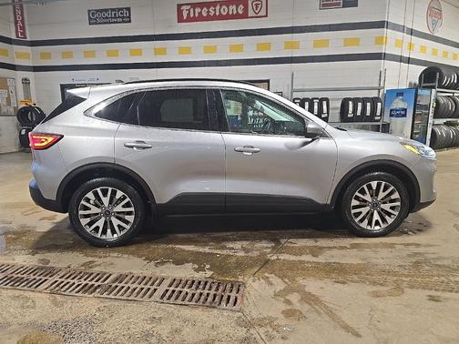2022 Ford Escape Titanium