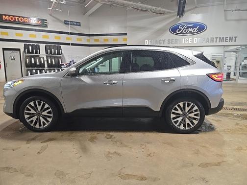 2022 Ford Escape Titanium
