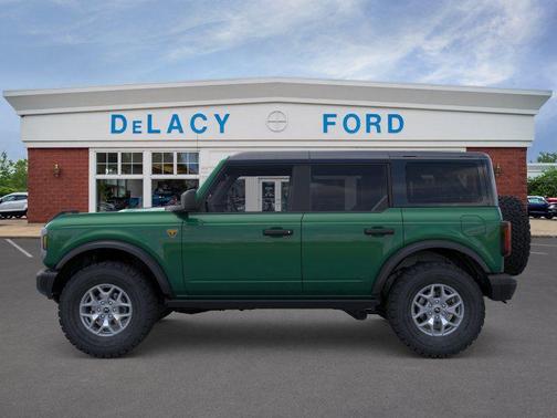 ERUPTION GREEN METALLIC 2025 Ford Bronco Badlands