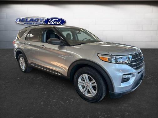 ICONIC SILVER METALLIC 2023 Ford Explorer XLT