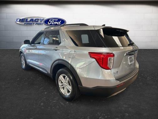 ICONIC SILVER METALLIC 2023 Ford Explorer XLT