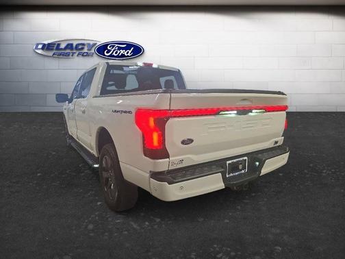 STAR WHITE METALLIC TRICOAT 2022 Ford F-150 Lightning LARIAT