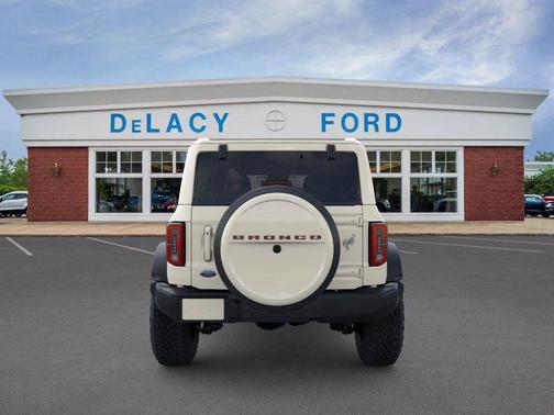 Wimbledon White 2026 Ford Bronco Outer Banks