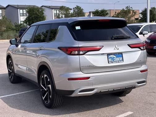 Alloy Silver Metallic 2024 Mitsubishi Outlander SE