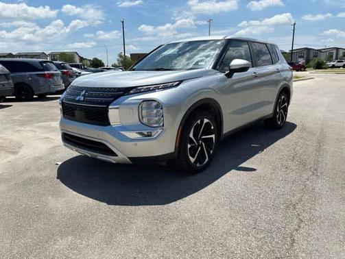 Alloy Silver Metallic 2024 Mitsubishi Outlander SE