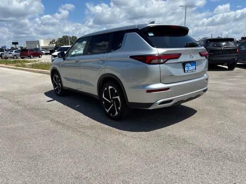 Alloy Silver Metallic 2024 Mitsubishi Outlander SE