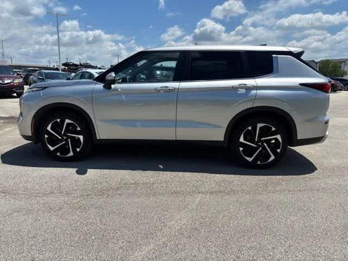 Alloy Silver Metallic 2024 Mitsubishi Outlander SE