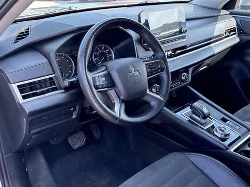 Alloy Silver Metallic 2024 Mitsubishi Outlander SE