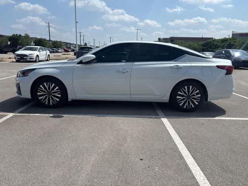 White 2023 Nissan Altima 2.5 SV
