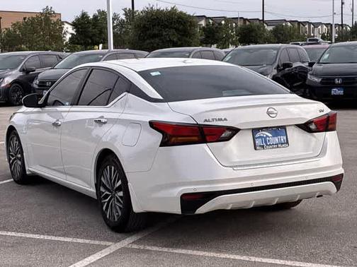 White 2023 Nissan Altima 2.5 SV