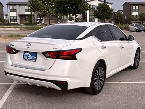 White 2023 Nissan Altima 2.5 SV