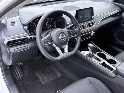 White 2023 Nissan Altima 2.5 SV