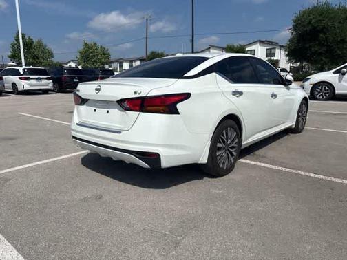 White 2023 Nissan Altima 2.5 SV