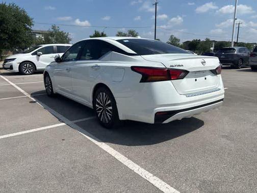 White 2023 Nissan Altima 2.5 SV