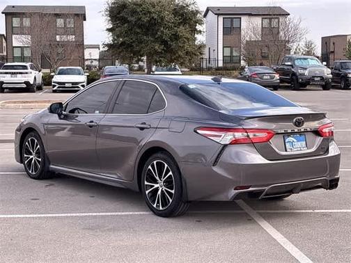2020 Toyota Camry SE