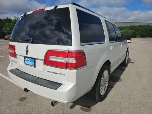 2014 Lincoln Navigator Base