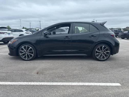 Midnight Black Metallic 2019 Toyota Corolla Hatchback XSE